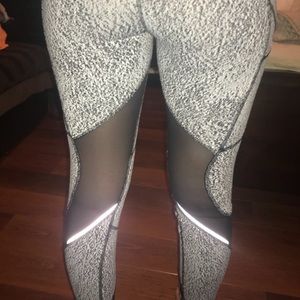 Lululemon 7/8 white and black